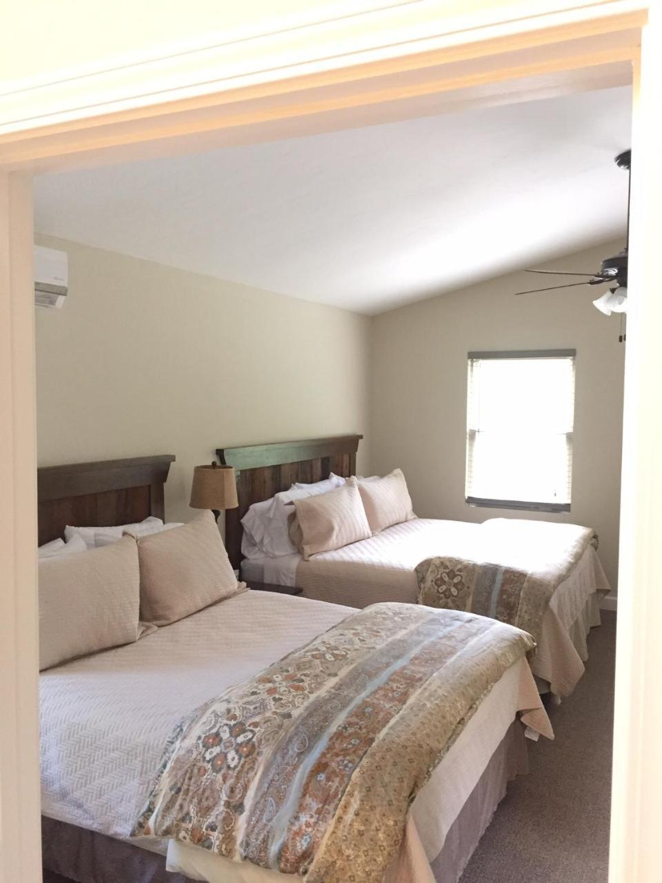 Brook Trout Inn Sapphire Екстер'єр фото